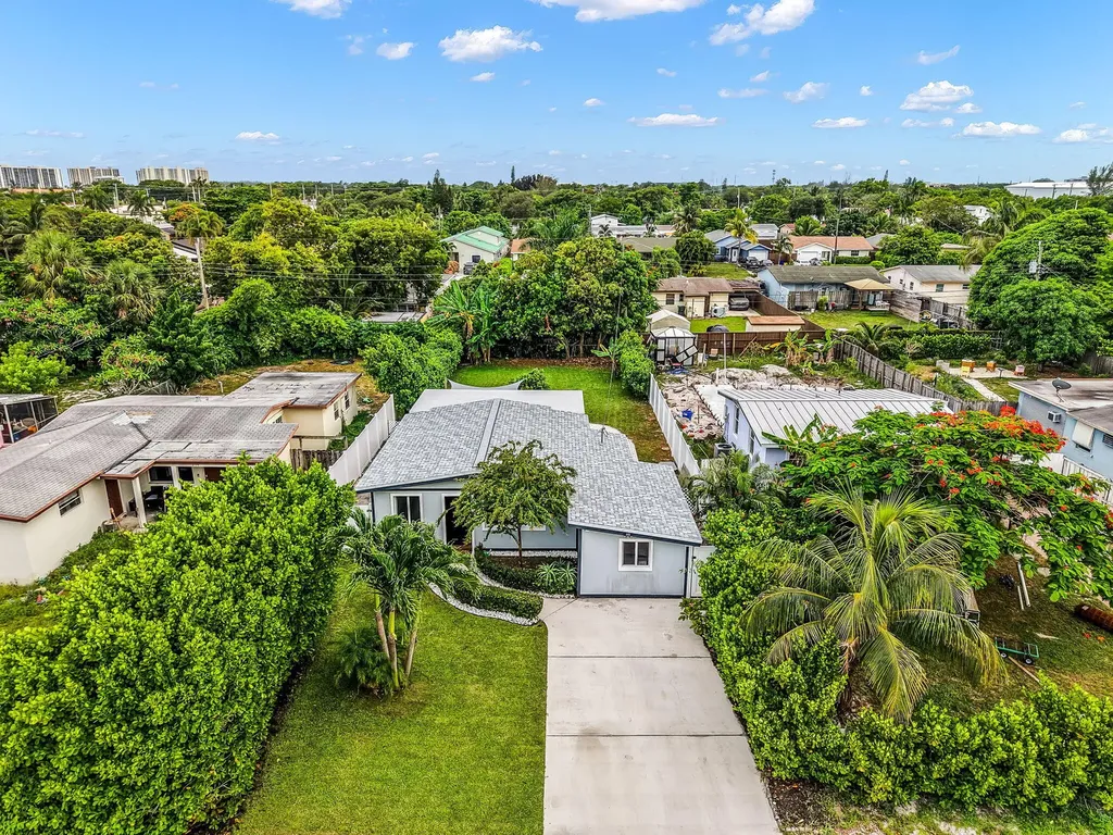 218 Glouchester Street Boca Raton FL 33487