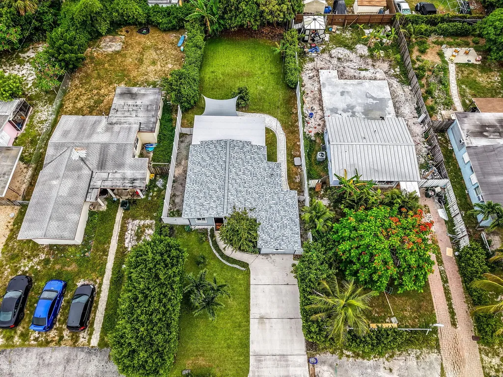 218 Glouchester Street Boca Raton FL 33487