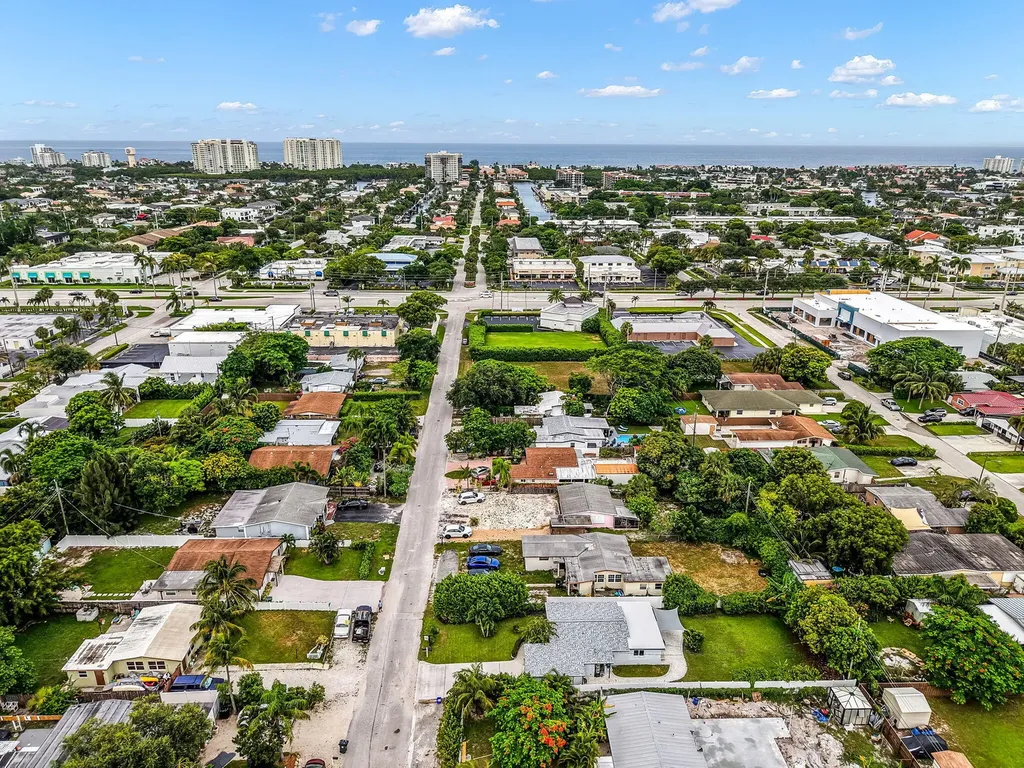 218 Glouchester Street Boca Raton FL 33487