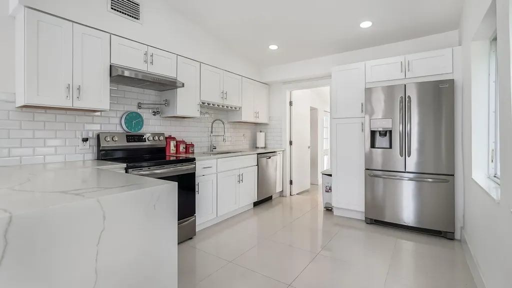 218 Glouchester Street Boca Raton FL 33487
