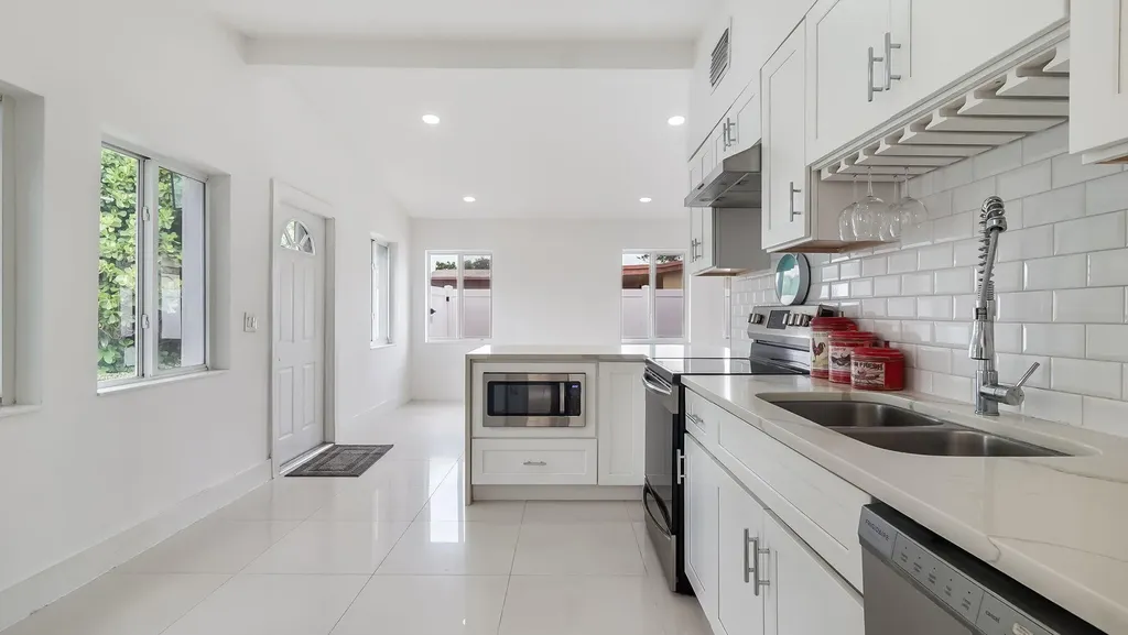 218 Glouchester Street Boca Raton FL 33487