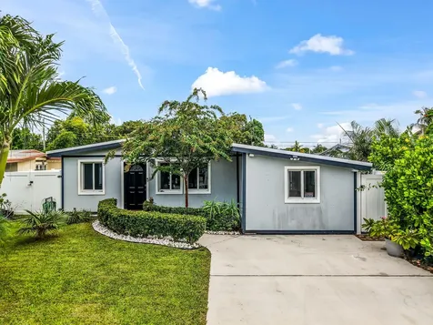 218 Glouchester Street Boca Raton FL 33487
