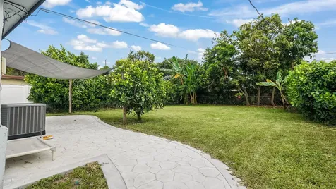 218 Glouchester Street Boca Raton FL 33487