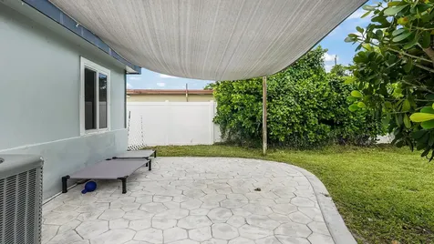 218 Glouchester Street Boca Raton FL 33487