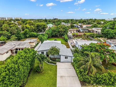218 Glouchester Street Boca Raton FL 33487