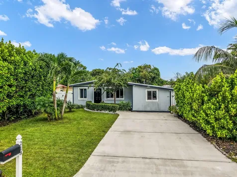 218 Glouchester Street Boca Raton FL 33487