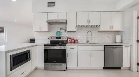 218 Glouchester Street Boca Raton FL 33487