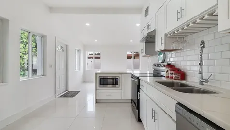 218 Glouchester Street Boca Raton FL 33487