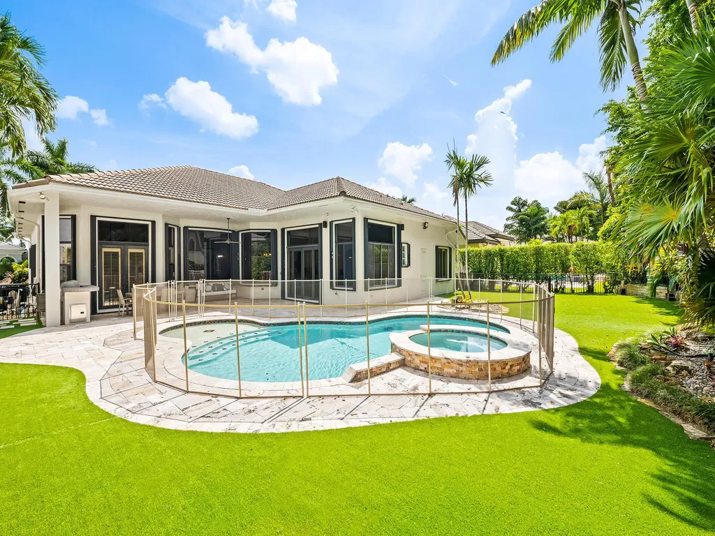 10800 Blue Palm Street Plantation FL 33324