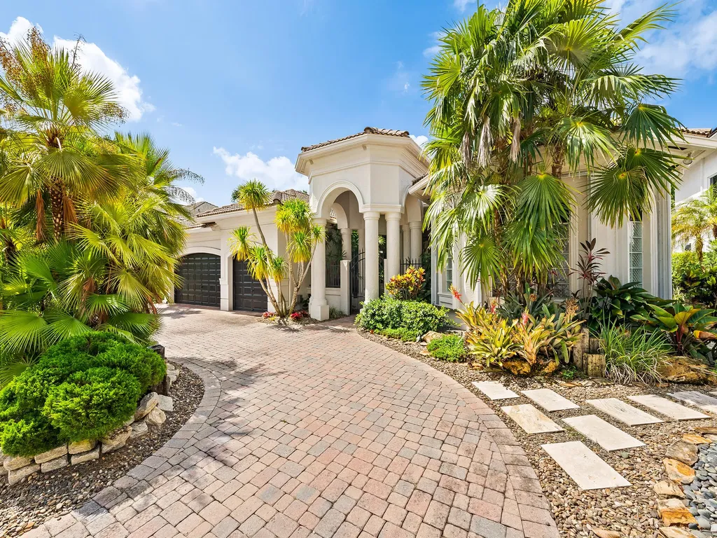 10800 Blue Palm Street Plantation FL 33324