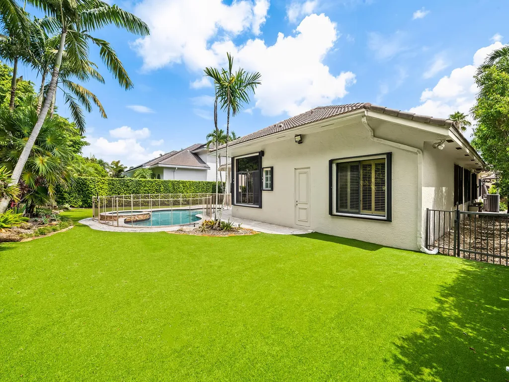 10800 Blue Palm Street Plantation FL 33324