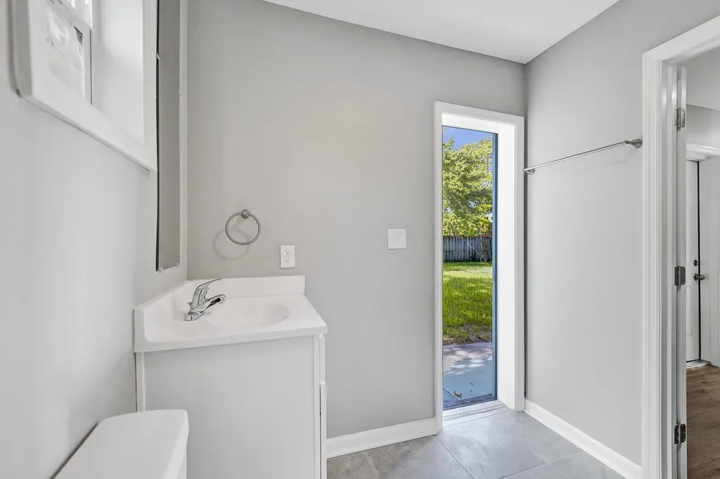 3330 SW 18th Street Fort Lauderdale FL 33312