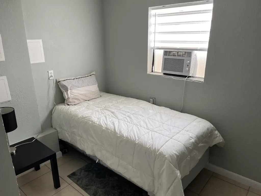813 9th Avenue N Lake Worth Beach FL 33460