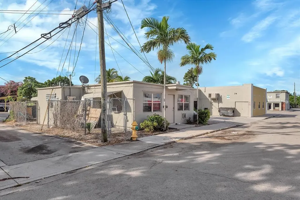 813 9th Avenue N Lake Worth Beach FL 33460