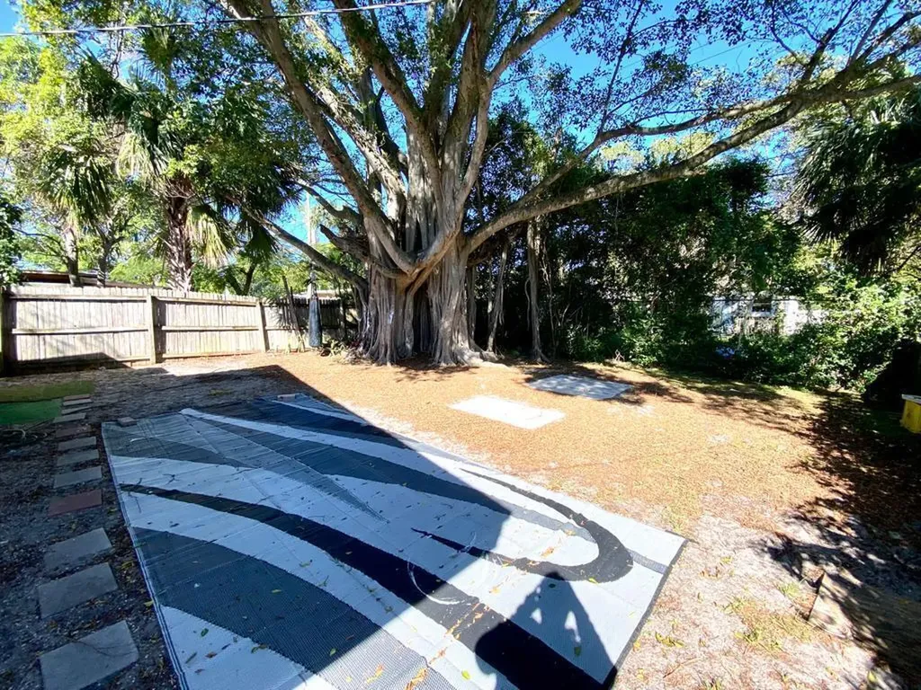 735 46th Street West Palm Beach FL 33407