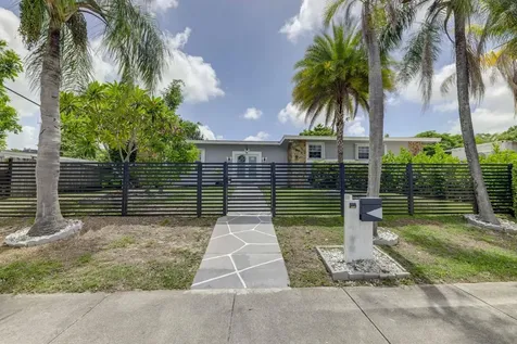 3609 SW 58th Avenue West Park FL 33023