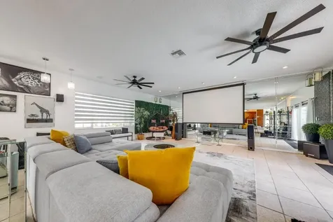3609 SW 58th Avenue West Park FL 33023