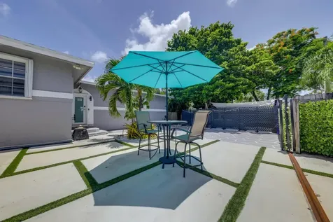 3609 SW 58th Avenue West Park FL 33023