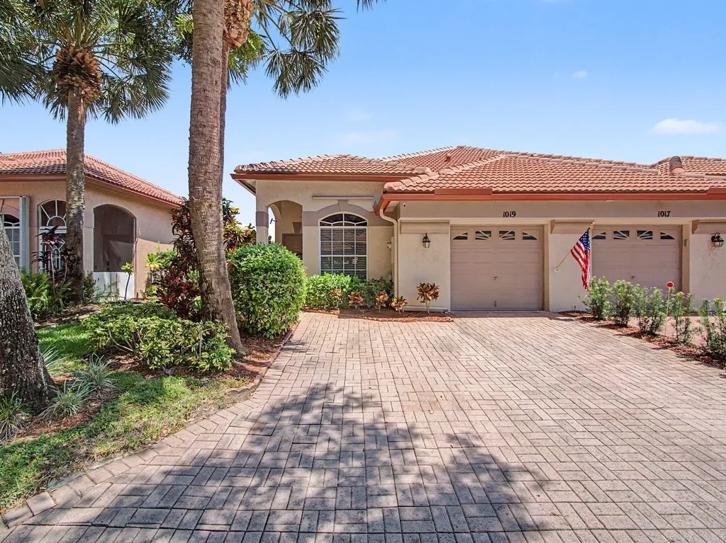1019 Via Jardin Riviera Beach FL 33418