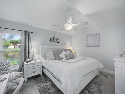 1019 Via Jardin Riviera Beach FL 33418
