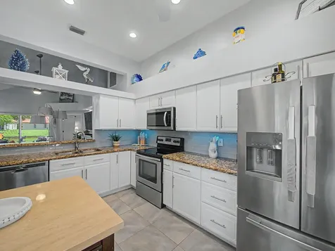 1019 Via Jardin Riviera Beach FL 33418