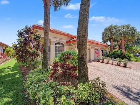 1019 Via Jardin Riviera Beach FL 33418