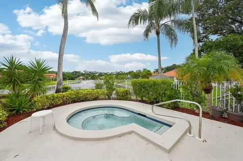 1019 Via Jardin Riviera Beach FL 33418