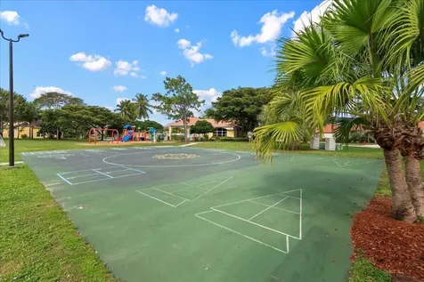 1019 Via Jardin Riviera Beach FL 33418