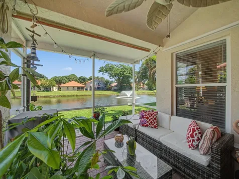 1019 Via Jardin Riviera Beach FL 33418