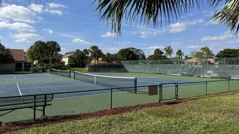 1019 Via Jardin Riviera Beach FL 33418