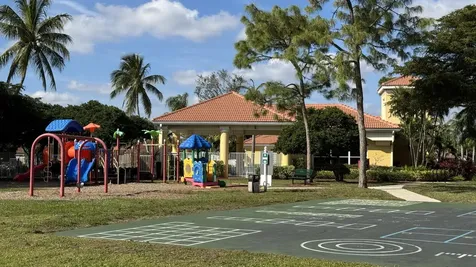 1019 Via Jardin Riviera Beach FL 33418