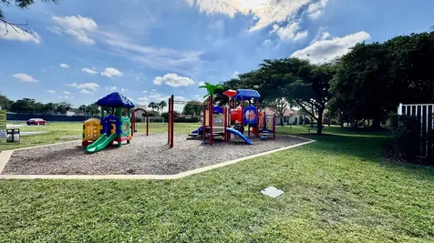 1019 Via Jardin Riviera Beach FL 33418
