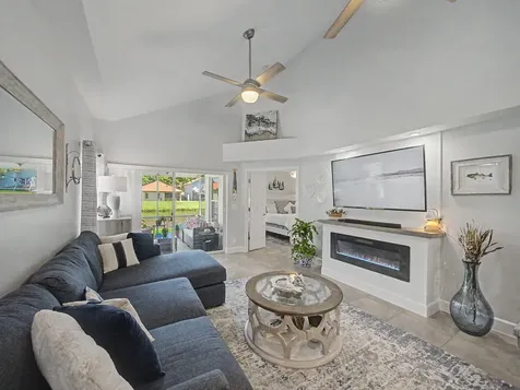 1019 Via Jardin Riviera Beach FL 33418