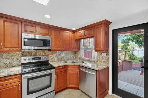 234 E 18th Street Hialeah FL 33010