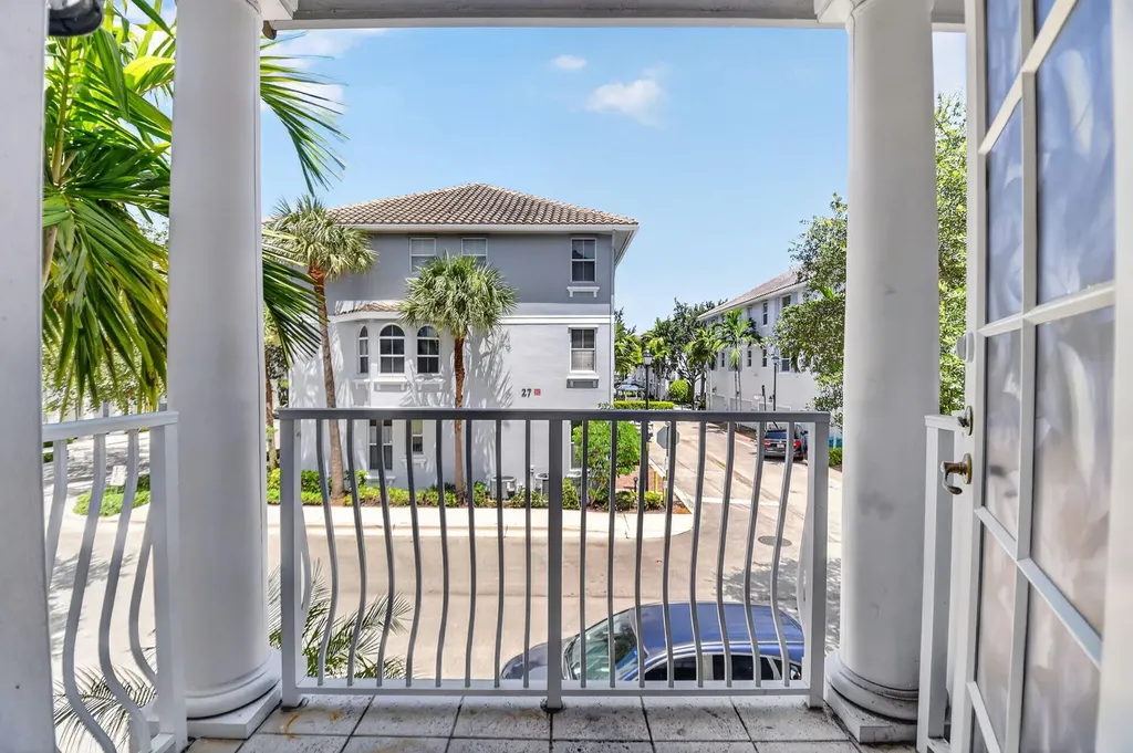 1470 Vía De Pepi Boynton Beach FL 33426