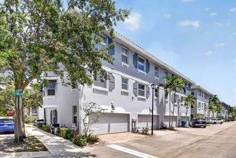 1470 Vía De Pepi Boynton Beach FL 33426