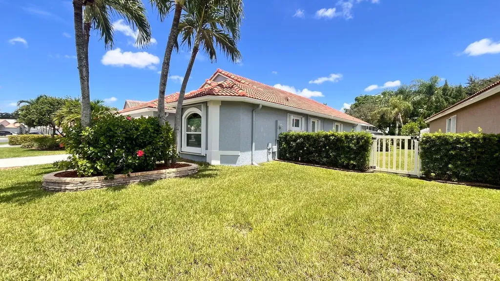 1627 Oak Berry Circle Wellington FL 33414