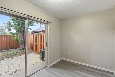 541 NW 82nd Miami FL 33126
