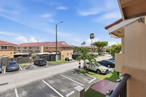 541 NW 82nd Miami FL 33126