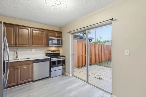 541 NW 82nd Miami FL 33126