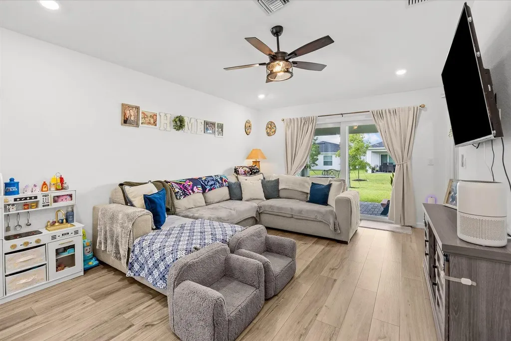 11202 NW Fernbrook Drive Port St Lucie FL 34987