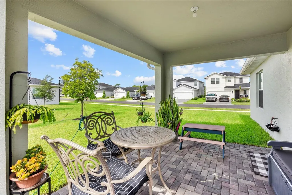 11202 NW Fernbrook Drive Port St Lucie FL 34987