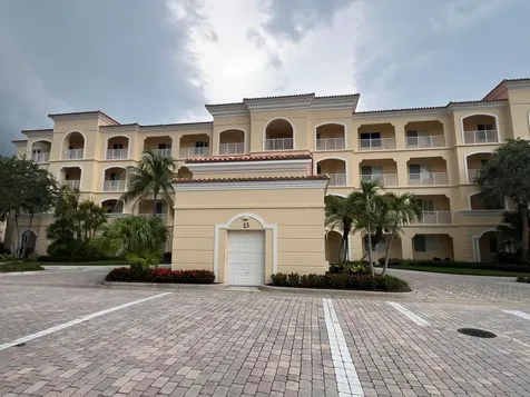 13 Harbour Isle Drive W Fort Pierce FL 34949