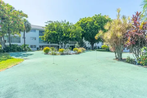 2050 NE 39th Street Lighthouse Point FL 33064
