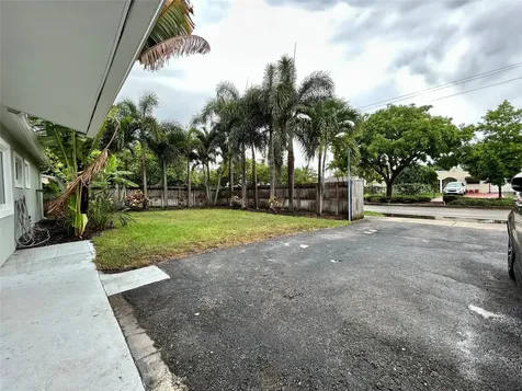 5950 NE 6th Avenue Oakland Park FL 33334