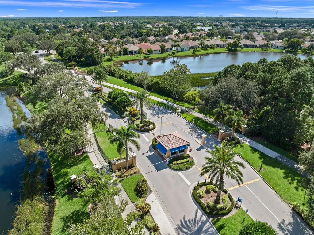 1594 SW Harbour Isle Circle Port St Lucie FL 34986