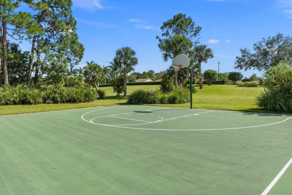 1594 SW Harbour Isle Circle Port St Lucie FL 34986