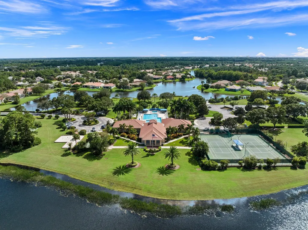 1594 SW Harbour Isle Circle Port St Lucie FL 34986