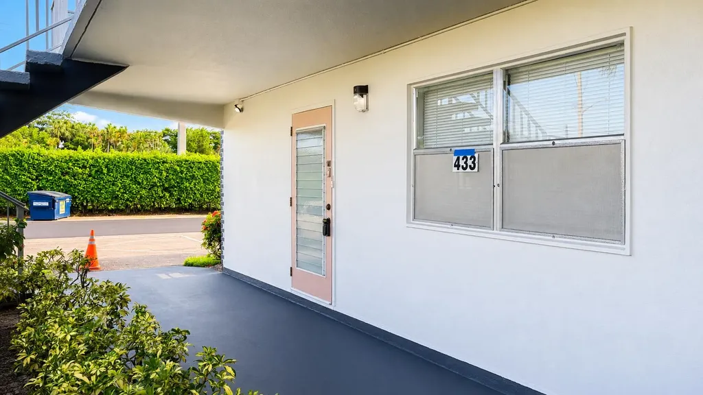 433 Saxony J Way Delray Beach FL 33446