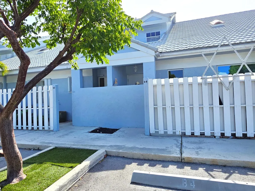 320 SE 2nd Avenue Deerfield Beach FL 33441